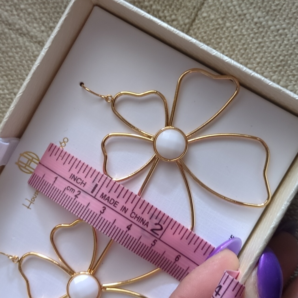 House of Harlow 1960 Gold Flower Earrings - Picture 4 of 5